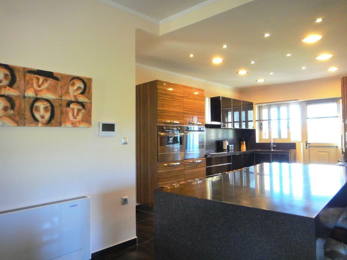 Villa Lydia นีดรี ภายนอก รูปภาพ